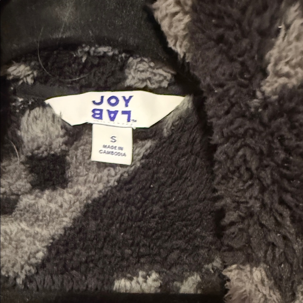 Black And Gray Patterned Jacket - image 3